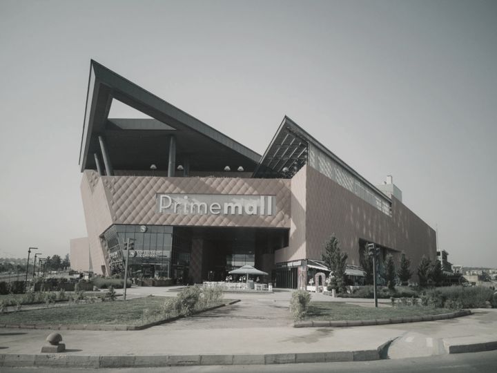 Retail center architecture — shopping center parking management